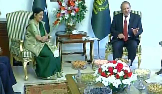 Sushma swaraj meets pak pm